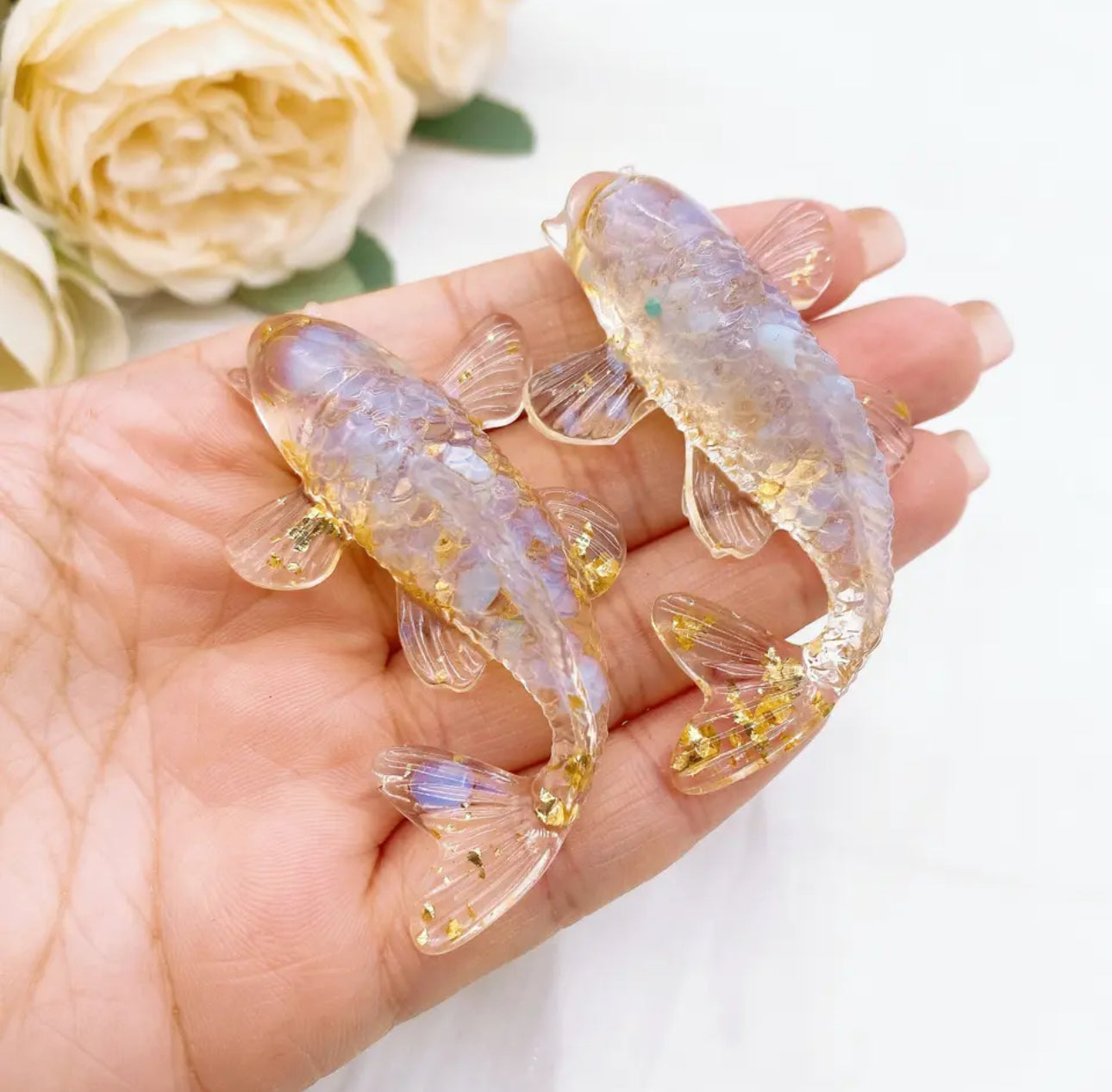 Peces en acrílico con chispas de cuarzos dentro