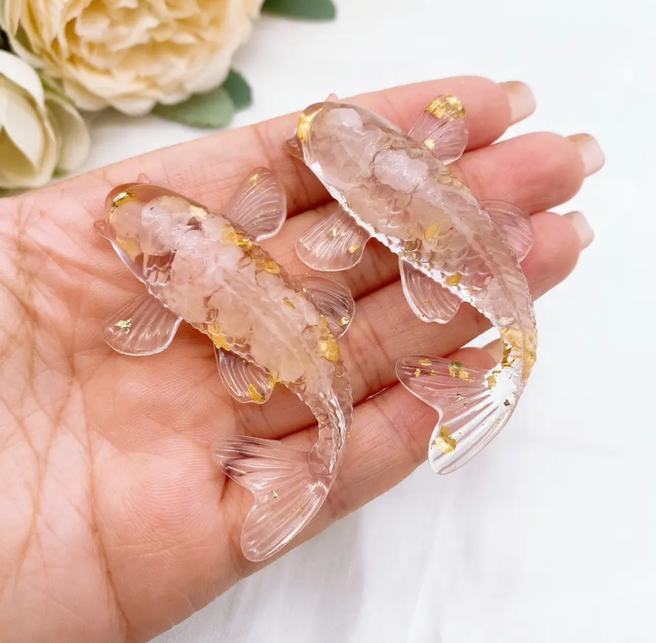 Peces en acrílico con chispas de cuarzos dentro