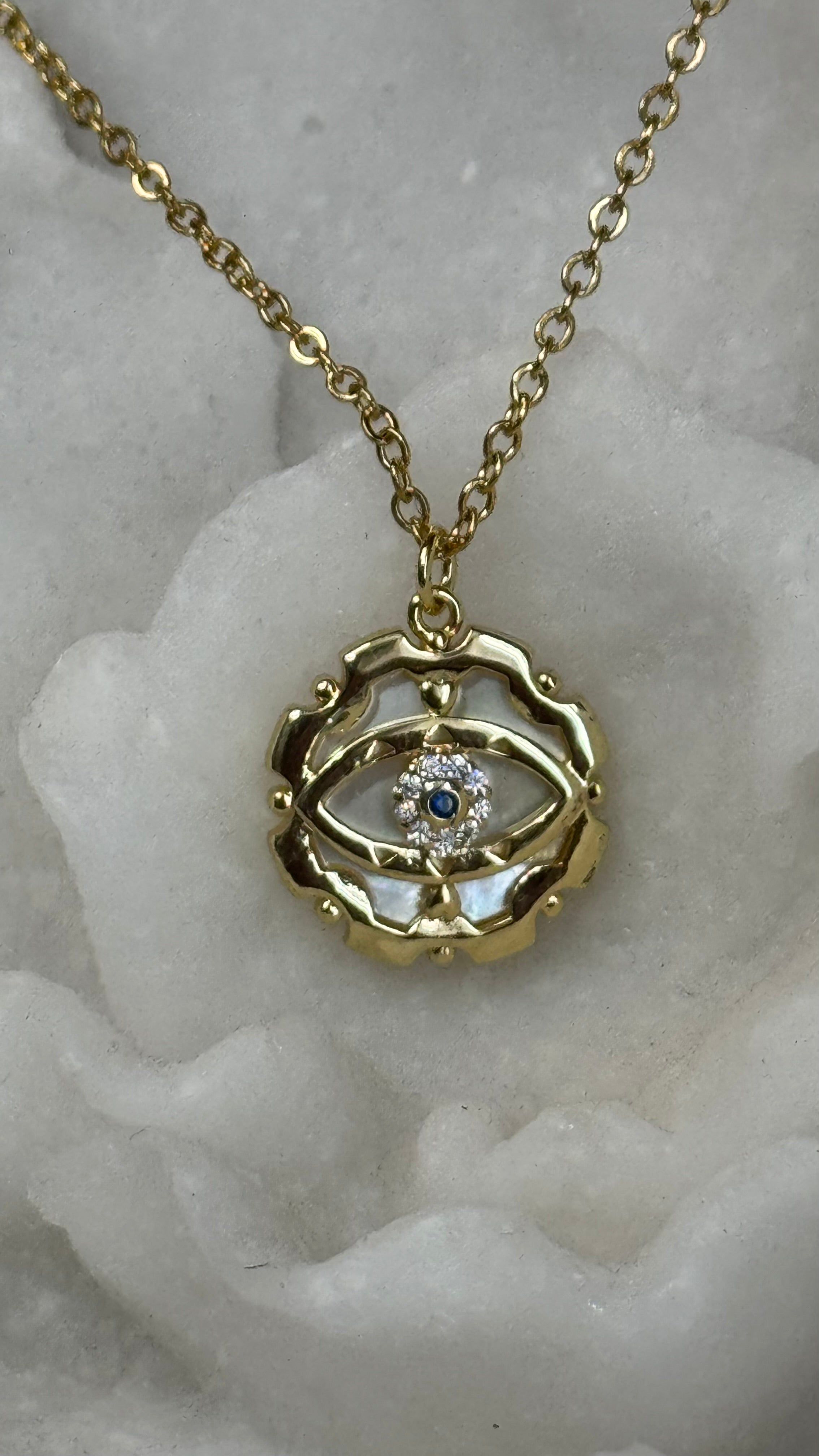 OJO Y MADRE PERLA PENDANT DORADO