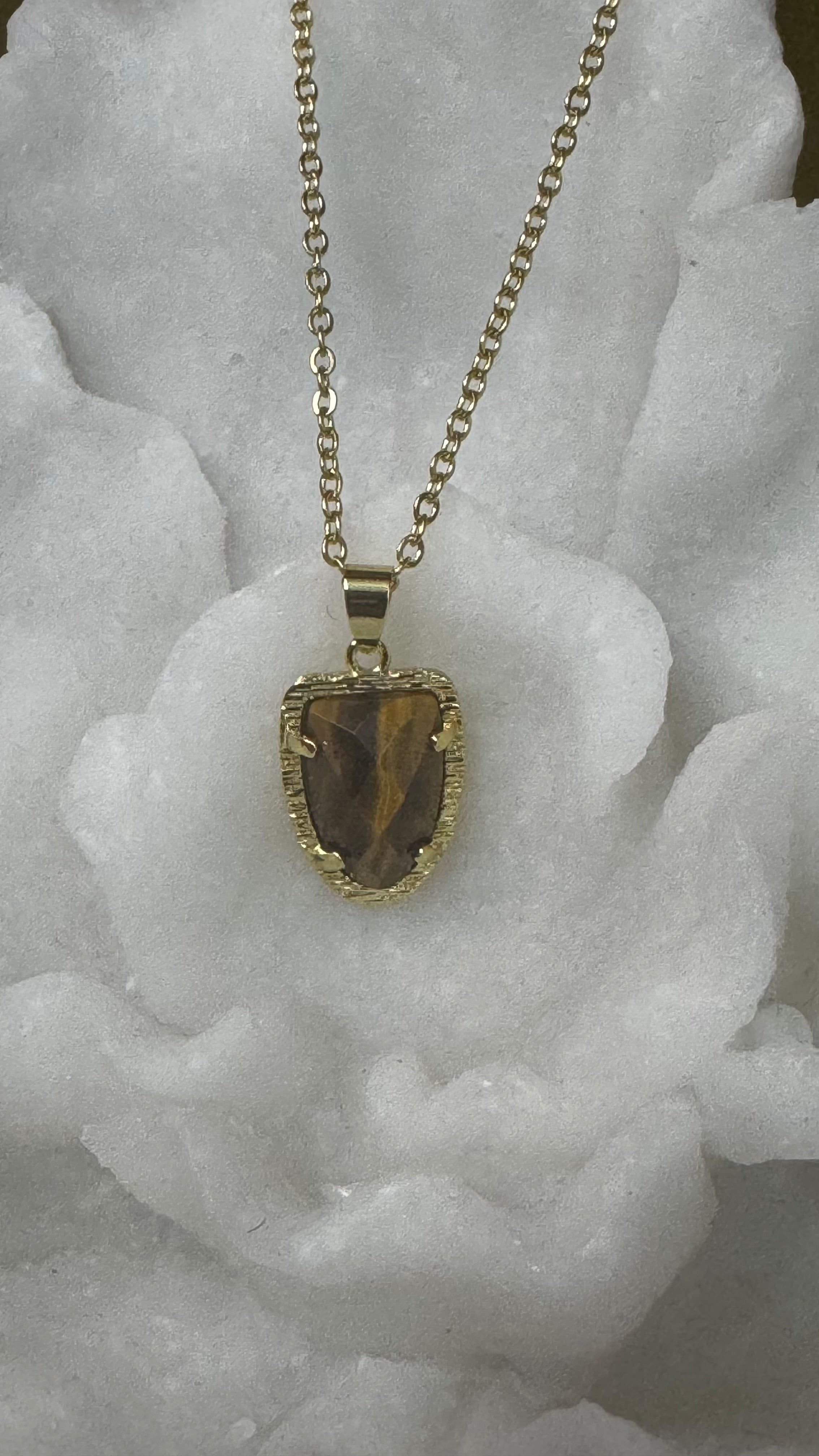 OJO DE TIGRE PENDANT DORADO