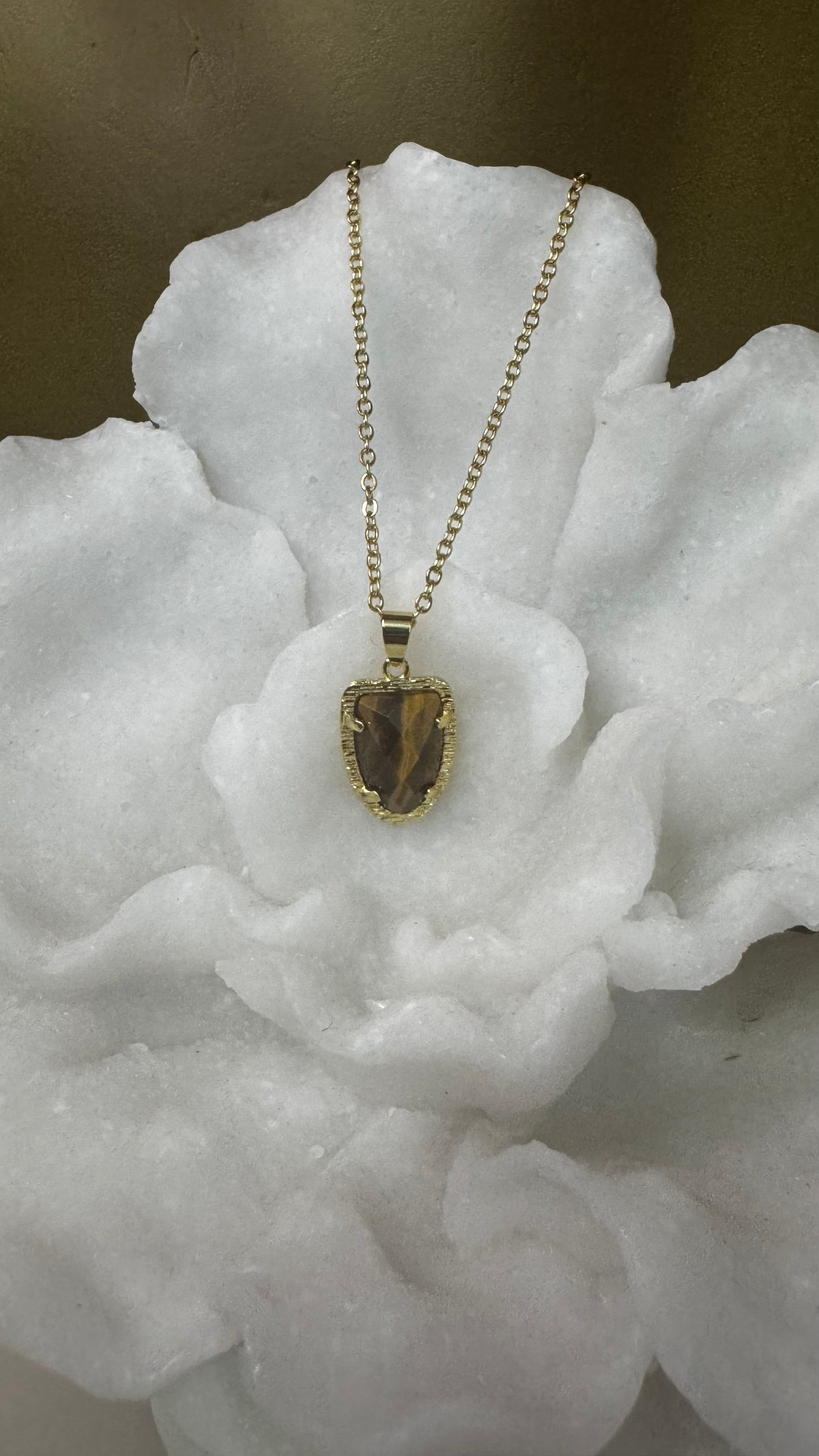 OJO DE TIGRE PENDANT DORADO