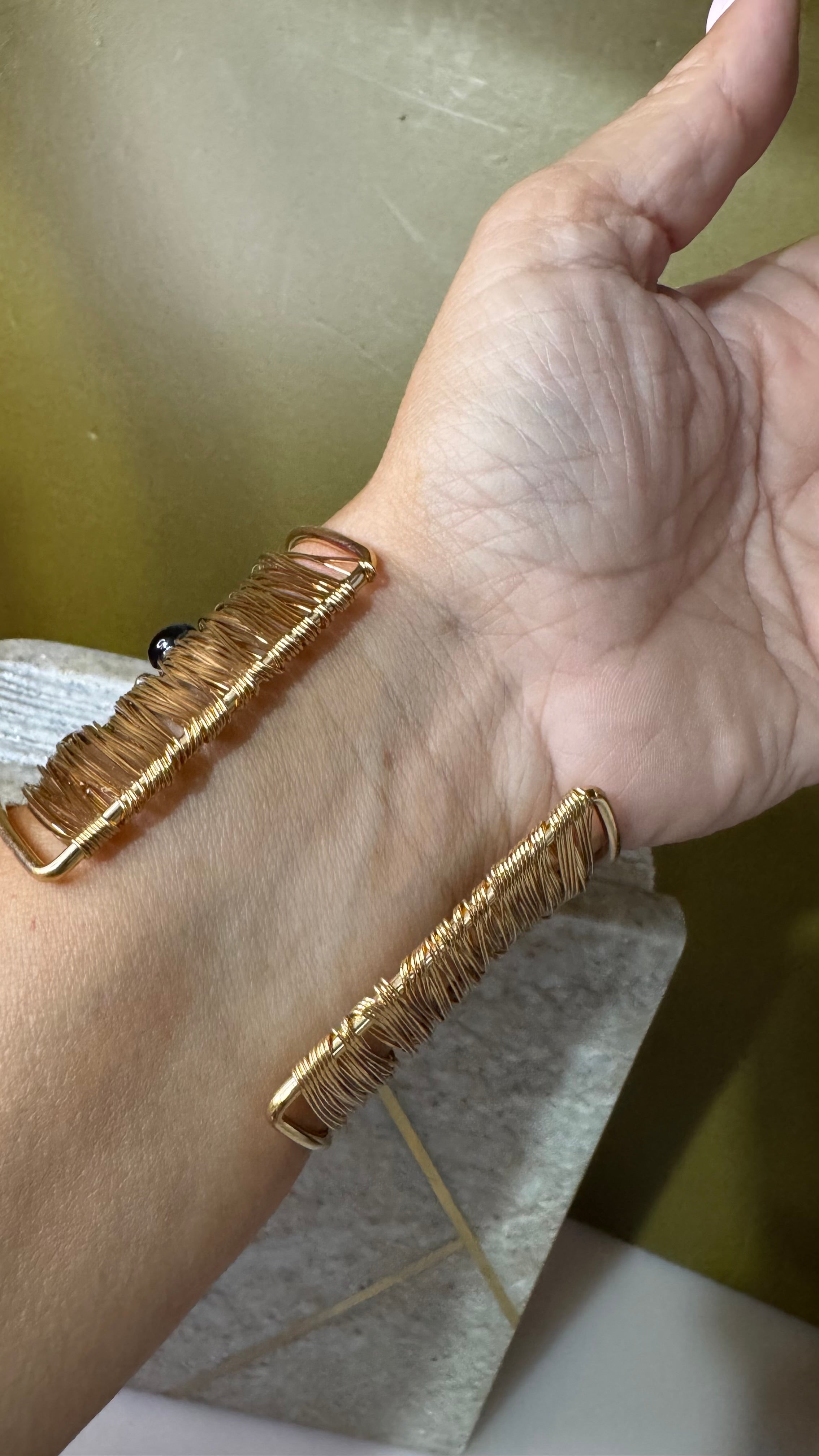 CUFF DORADO CON OJO DE TIGRES
