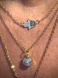 Cadena Hamsa Hand con piedras