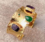 Cuff dorado ancho con cuarzos